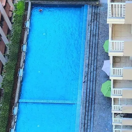 Laureano Di Trevi Makati Apartment With Balcony